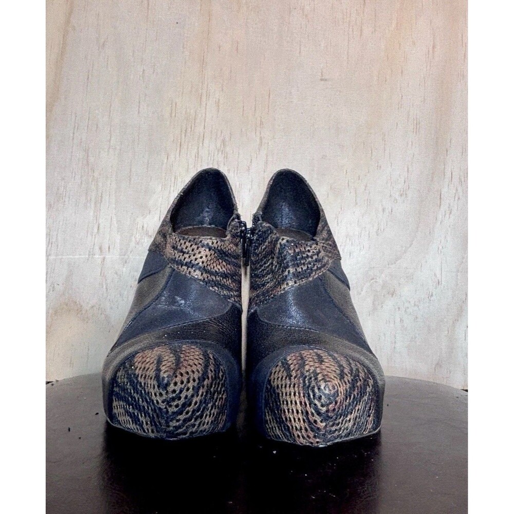Carlos by Carlos Santana womens Ankle shoes. Chula-Black Leopard Sz 7 1/2, Used